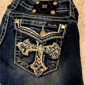 Miss Me Jeans 28 x 34. Like new only worn a few times. Very fancy